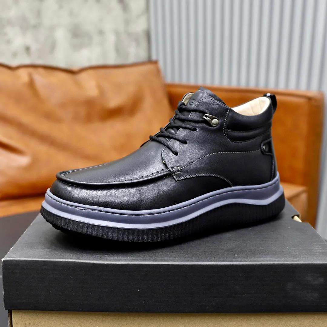 Ex-factory price: 600 thick wool imported from Australia Brand: UGG genuine purchasing agent Size: 39-44 Grade: Official website 1:1 Material: First-layer genuine leather waterproof and anti-freeze upper Real wool lining Original non-slip wear-resistant lightweight soft outsole Style category: Men's casual shoes Trendy style Comfortable on the feet Color: Real picture color